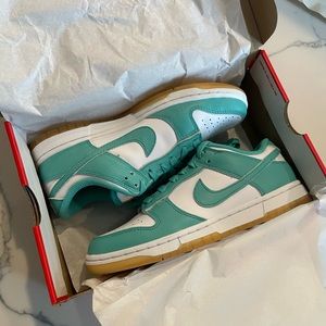 Nike Womens Dunk Low, sz 7. Teal and Kumquat.